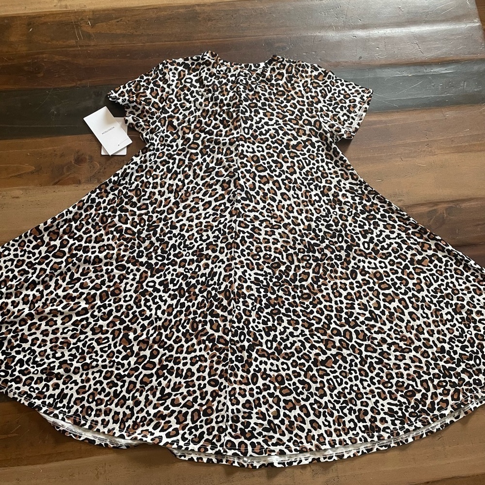 Nordstrom girls 10/12 dress.         (T2)
